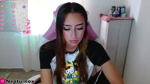 Snapshot of neptu_noxx chatting on February 21, 8:49 pm Neptu noxx online show from February 21, 8:49 pm