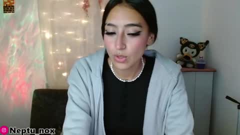 Snapshot of neptu_noxx chatting on January 21, 6:43 am Neptu noxx online show from January 21, 6:43 am