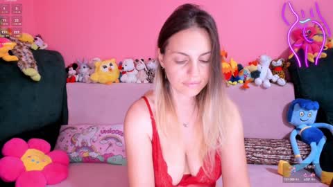 Snapshot of new_sexyiass chatting on December 10, 1:54 am silvia online show from December 10, 1:54 am