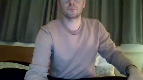 Snapshot of niallthewanderer chatting on December 13, 11:50 pm niallthewanderer online show from December 13, 11:50 pm