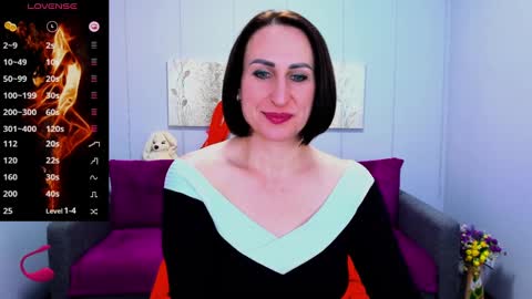 niasmithh online show from February 19, 1:50 pm