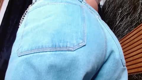 Snapshot of nicecherry_ chatting on March 7, 10:54 pm Michell online show from March 7, 10:54 pm