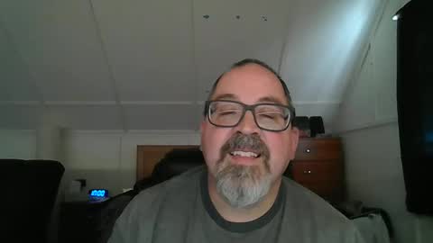 Snapshot of niceguy7208 chatting on September 19, 1:59 pm niceguy7208 online show from September 19, 1:59 pm