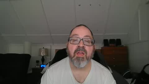 Snapshot of niceguy7208 chatting on February 15, 5:41 am niceguy7208 online show from February 15, 5:41 am