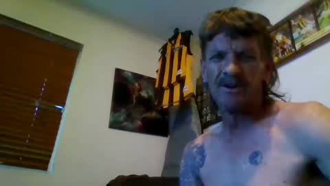 Snapshot of niceozziecockxxx chatting on January 15, 9:41 pm Sexiishaine online show from January 15, 9:41 pm