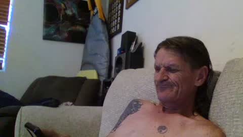 Snapshot of niceozziecockxxx chatting on March 1, 7:08 am Sexiishaine online show from March 1, 7:08 am