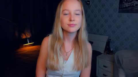 Snapshot of nicolavanderbie chatting on September 8, 6:18 pm Nicoletta online show from September 8, 6:18 pm