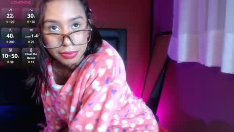 nicole_brown1126 online show from March 8, 6:21 am