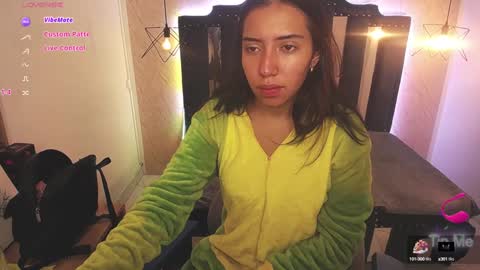 Snapshot of nicole_samantha chatting on January 18, 11:32 am Samantha online show from January 18, 11:32 am