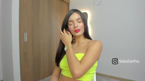 Snapshot of nicole_whitee chatting on January 25, 3:40 am N A T A L I A online show from January 25, 3:40 am