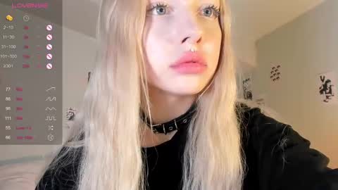 Snapshot of nicole_yo chatting on February 25, 11:26 pm Mary online show from February 25, 11:26 pm