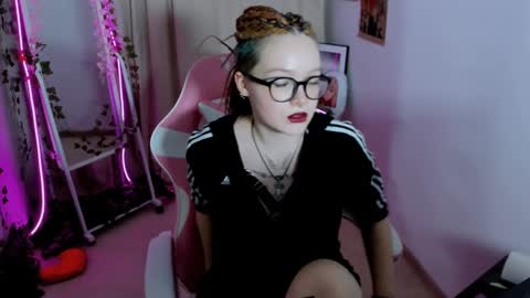 Nicole online show from February 5, 3:34 am