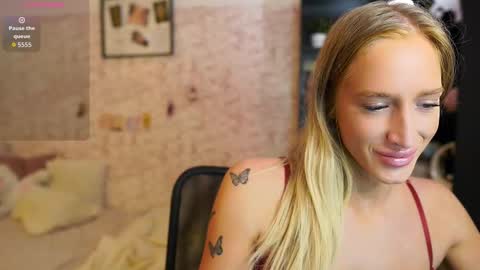 Snapshot of nicolette__shea_ chatting on September 15, 8:05 am nicolette__shea_ online show from September 15, 8:05 am
