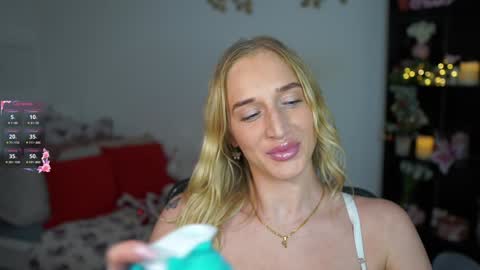 Snapshot of nicolette__shea_ chatting on December 29, 1:49 pm nicolette__shea_ online show from December 29, 1:49 pm