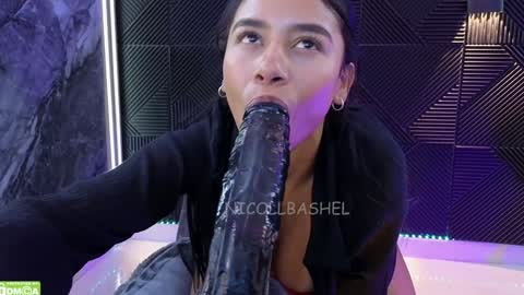 Snapshot of nicollbashel chatting on January 29, 9:01 am Nicoll Independent model online show from January 29, 9:01 am