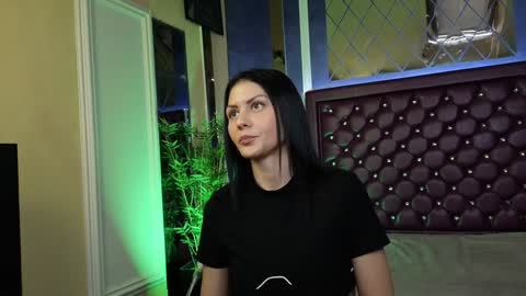 Nicolle online show from December 10, 9:44 am