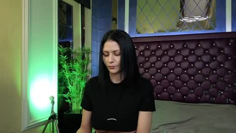 Nicolle online show from December 3, 9:50 am