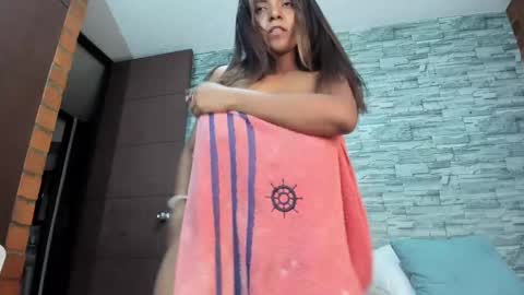 nicollesofia3 online show from March 2, 7:21 am
