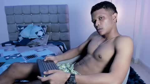hotfox00 online show from September 19, 7:01 am