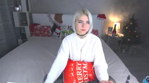 Snapshot of nikarocks chatting on December 28, 7:33 pm nikarocks online show from December 28, 7:33 pm