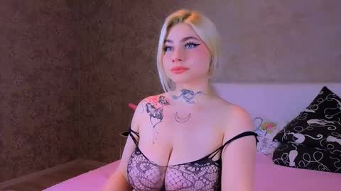 Snapshot of nikarocks chatting on September 15, 10:00 pm nikarocks online show from September 15, 10:00 pm