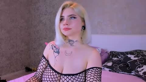 Snapshot of nikarocks chatting on September 10, 10:11 pm nikarocks online show from September 10, 10:11 pm