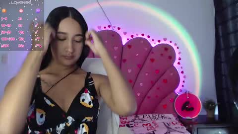 Snapshot of nikibrice chatting on February 17, 7:01 pm online show from February 17, 7:01 pm