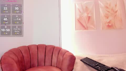 Snapshot of nikibrice chatting on September 8, 7:13 pm online show from September 8, 7:13 pm