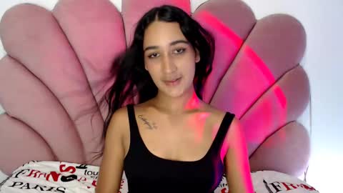 Snapshot of nikibrice chatting on February 12, 7:24 pm online show from February 12, 7:24 pm