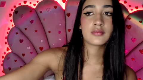 Snapshot of nikibrice chatting on February 14, 10:47 pm online show from February 14, 10:47 pm