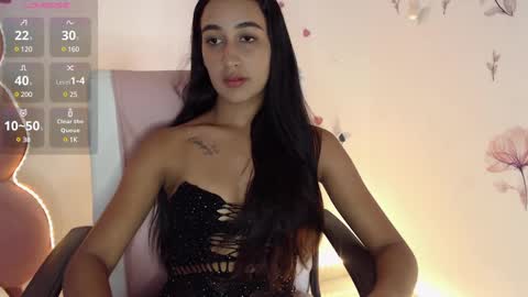 Snapshot of nikibrice chatting on March 3, 7:07 pm online show from March 3, 7:07 pm