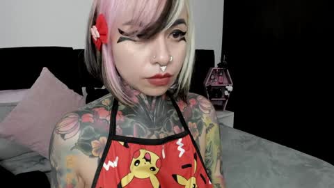 Nikki Ramone   online show from January 29, 2:53 pm