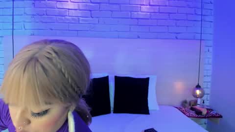 Snapshot of nikkydean chatting on September 11, 3:19 am Nikky Dean online show from September 11, 3:19 am