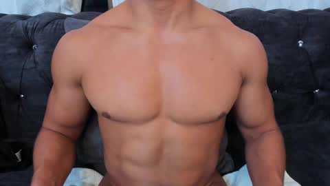 Snapshot of niklause_froid chatting on February 23, 4:17 am niklause_froid online show from February 23, 4:17 am