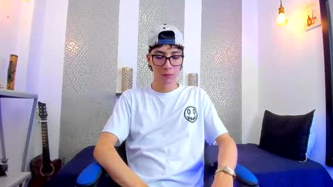 Snapshot of nikolay_gregori chatting on February 23, 7:22 am online show from February 23, 7:22 am