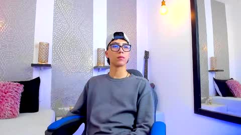 Snapshot of nikolay_gregori chatting on January 27, 7:24 am online show from January 27, 7:24 am