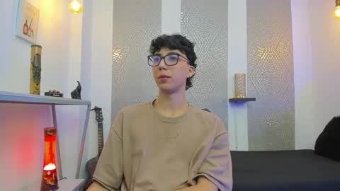 Snapshot of nikolay_gregori chatting on September 18, 4:16 am online show from September 18, 4:16 am