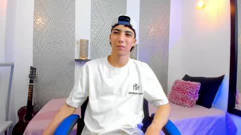 Snapshot of nikolay_gregori chatting on February 6, 7:02 am online show from February 6, 7:02 am