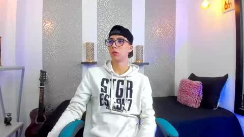 Snapshot of nikolay_gregori chatting on February 13, 4:22 am online show from February 13, 4:22 am