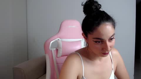 Snapshot of niky_blue chatting on February 12, 6:40 am niky_blue online show from February 12, 6:40 am