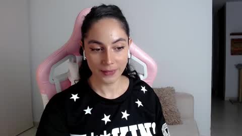 Snapshot of niky_blue chatting on February 5, 10:55 pm niky_blue online show from February 5, 10:55 pm