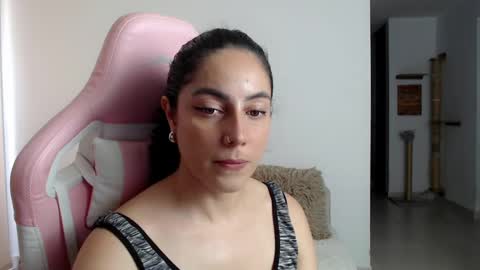 Snapshot of niky_blue chatting on February 2, 9:56 pm niky_blue online show from February 2, 9:56 pm