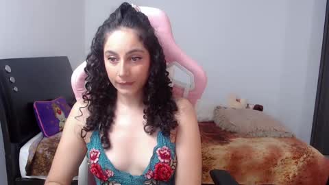 Snapshot of niky_blue chatting on December 18, 1:26 am niky_blue online show from December 18, 1:26 am