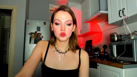 Snapshot of niky_jess chatting on February 18, 3:31 pm Veronica online show from February 18, 3:31 pm