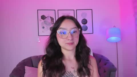 nina_collinns online show from September 18, 11:58 am
