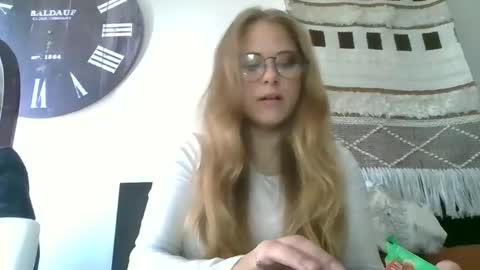 Snapshot of ninabeanzz chatting on September 18, 2:21 pm ninabeanzz online show from September 18, 2:21 pm