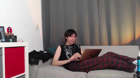 noah_lawson online show from September 11, 8:04 am
