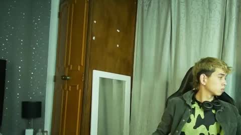 Snapshot of novaybrian chatting on February 13, 4:32 am NovayBrian online show from February 13, 4:32 am