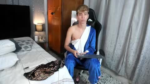 Snapshot of novaybrian chatting on February 20, 7:45 am NovayBrian online show from February 20, 7:45 am
