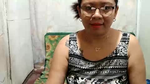 Snapshot of nymphoangel2022 chatting on December 12, 1:32 am I am your angel online show from December 12, 1:32 am